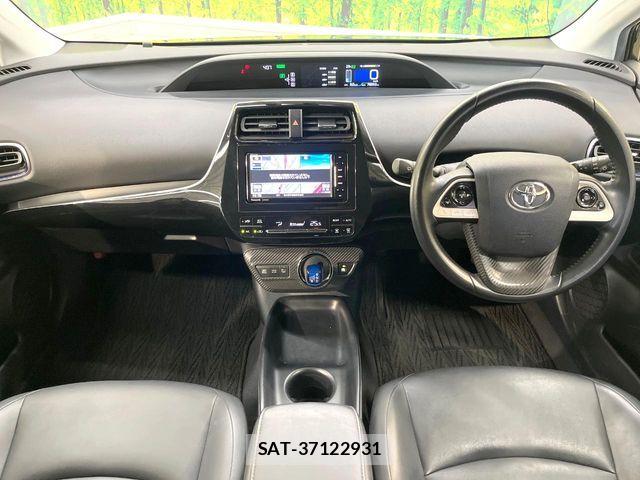 Toyota PRIUS 2017-05 7272719-1