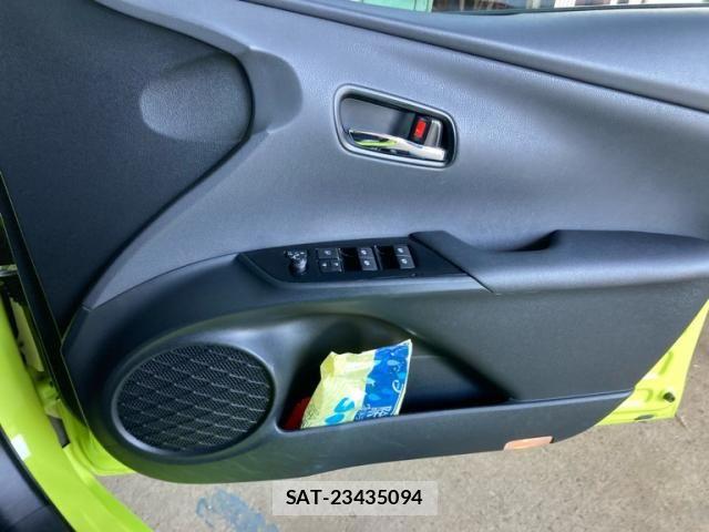 Toyota PRIUS 2016-07 7272734-17