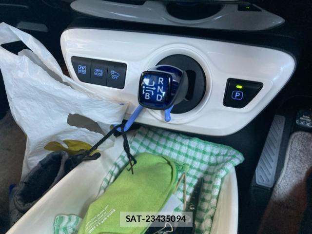 Toyota PRIUS 2016-07 7272734-22