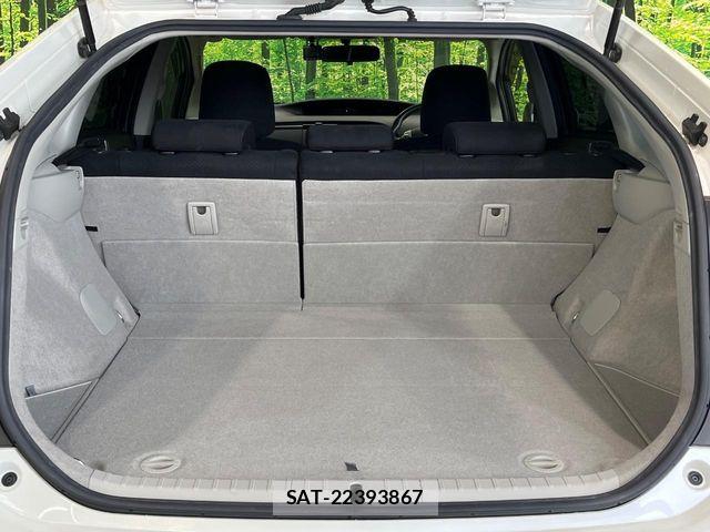 Toyota PRIUS 2015-05 7272730-12