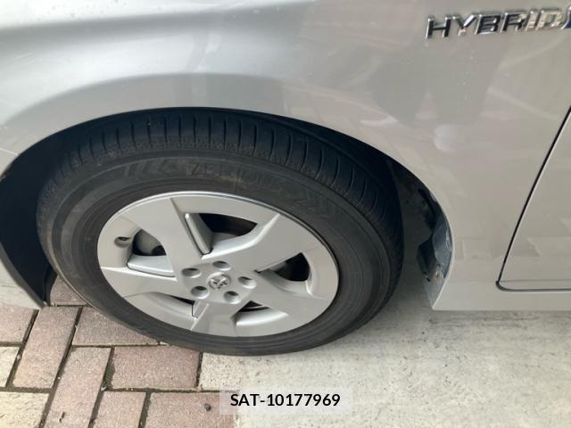 Toyota PRIUS 2011-04 7272741-9