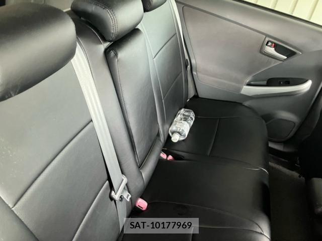 Toyota PRIUS 2011-04 7272741-12