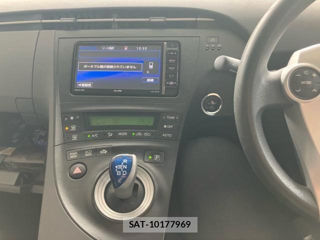 Toyota PRIUS 2011-04 7272741-18