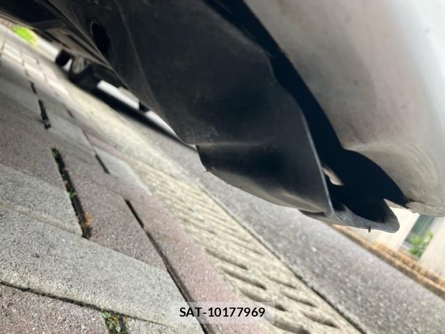 Toyota PRIUS 2011-04 7272741-24