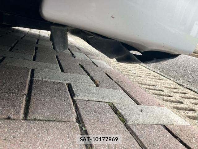 Toyota PRIUS 2011-04 7272741-25