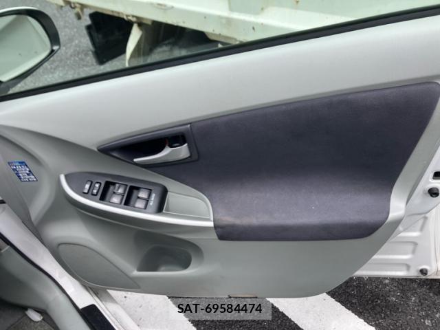 Toyota PRIUS 2010-03 7272736-15