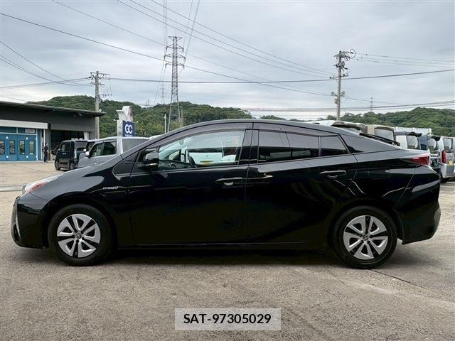 Toyota PRIUS 2016-04 7272723-11