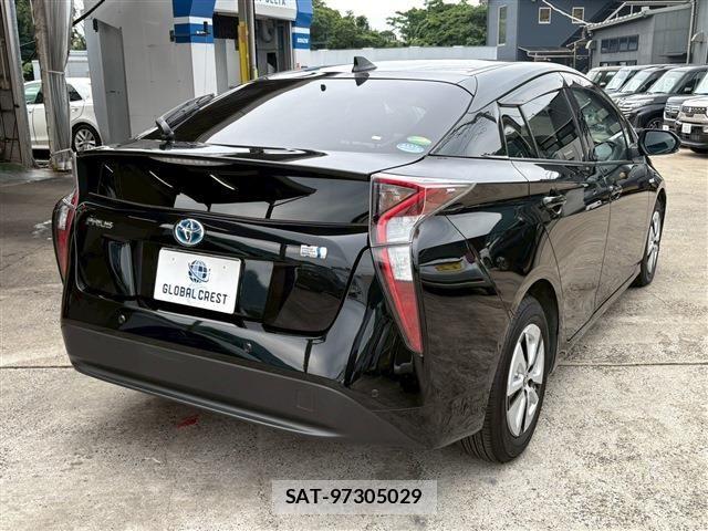 Toyota PRIUS 2016-04 7272723-14
