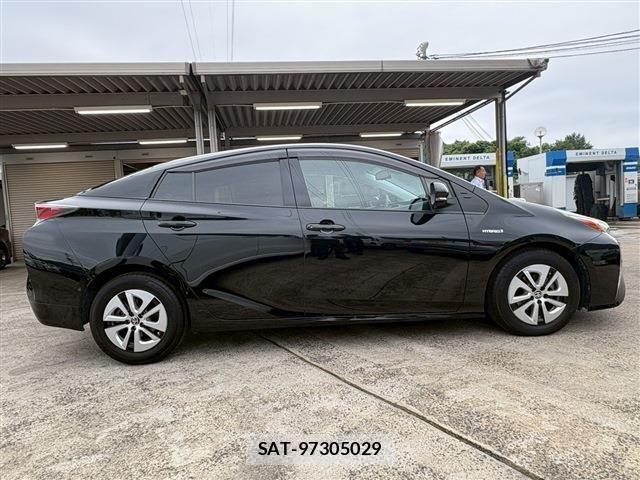 Toyota PRIUS 2016-04 7272723-15
