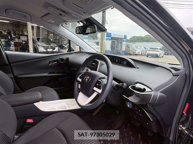 Toyota PRIUS 2016-04 7272723-17