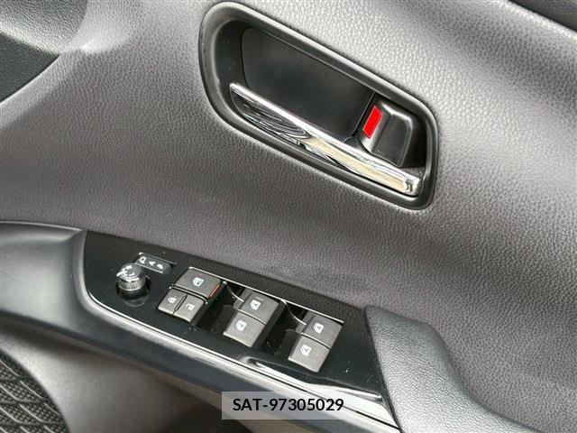Toyota PRIUS 2016-04 7272723-18
