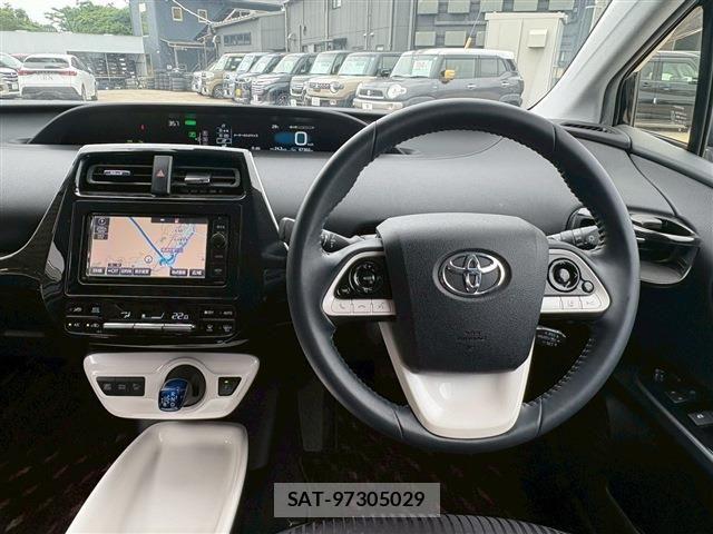 Toyota PRIUS 2016-04 7272723-21
