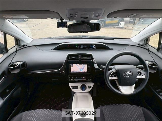 Toyota PRIUS 2016-04 7272723-2