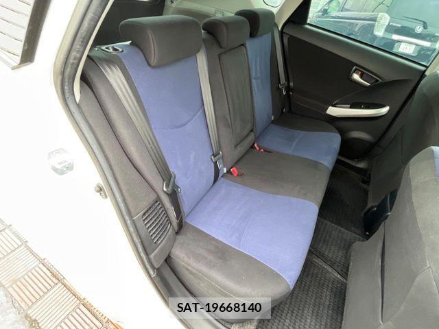 Toyota PRIUS 2015-10 7272731-9