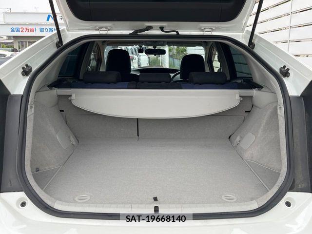 Toyota PRIUS 2015-10 7272731-10