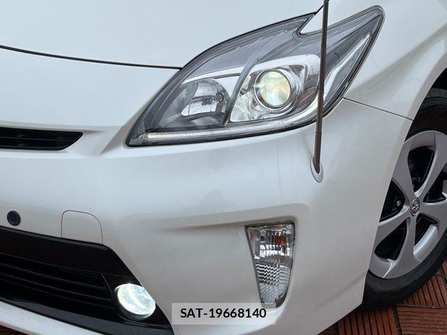 Toyota PRIUS 2015-10 7272731-11