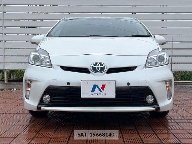 Toyota PRIUS 2015-10 7272731-13
