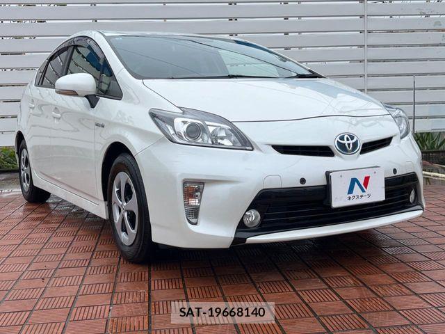 Toyota PRIUS 2015-10 7272731-15