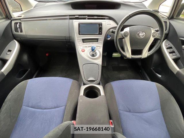 Toyota PRIUS 2015-10 7272731-1