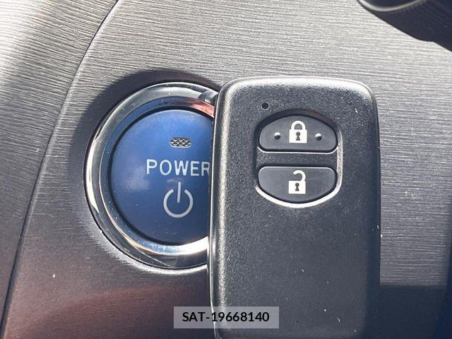Toyota PRIUS 2015-10 7272731-7