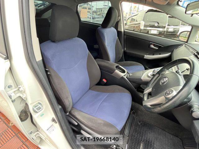 Toyota PRIUS 2015-10 7272731-8