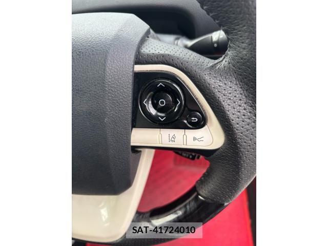 Toyota PRIUS 2017-01 7272733-10
