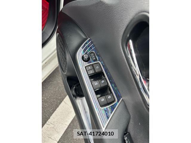 Toyota PRIUS 2017-01 7272733-11