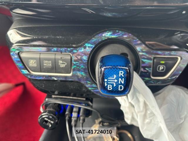 Toyota PRIUS 2017-01 7272733-17