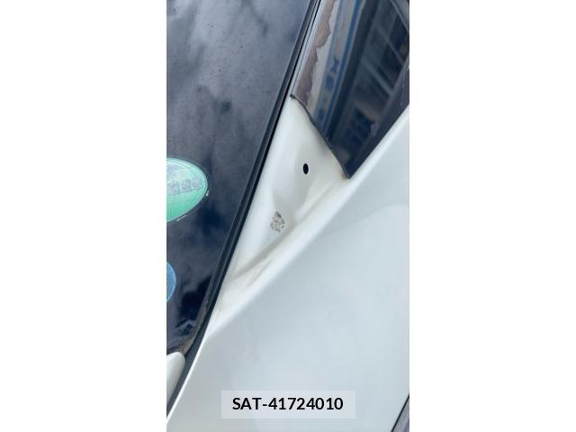 Toyota PRIUS 2017-01 7272733-19