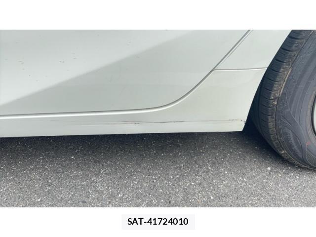 Toyota PRIUS 2017-01 7272733-22