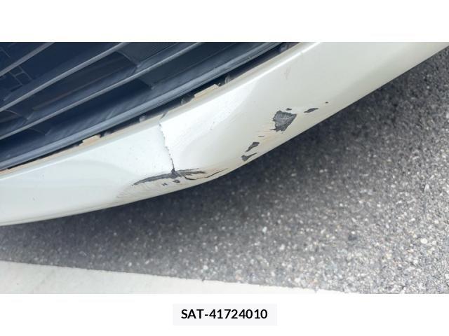 Toyota PRIUS 2017-01 7272733-25