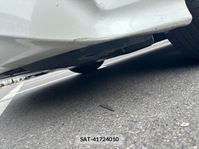 Toyota PRIUS 2017-01 7272733-26