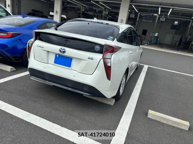 Toyota PRIUS 2017-01 7272733-3