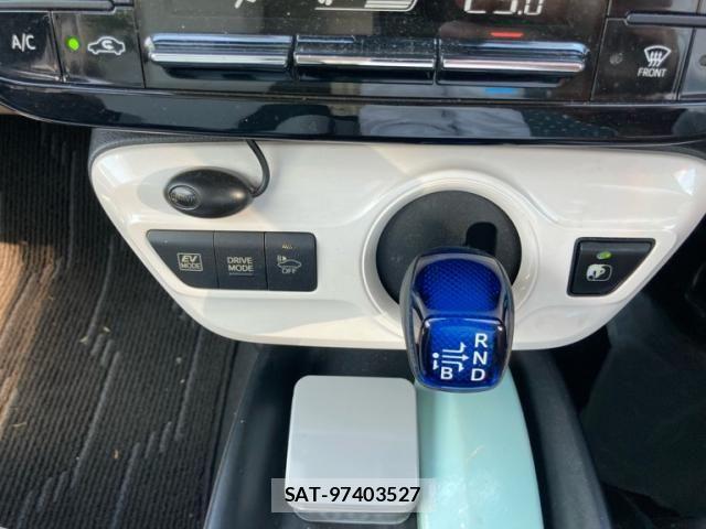 Toyota PRIUS 2016-01 7329449-23