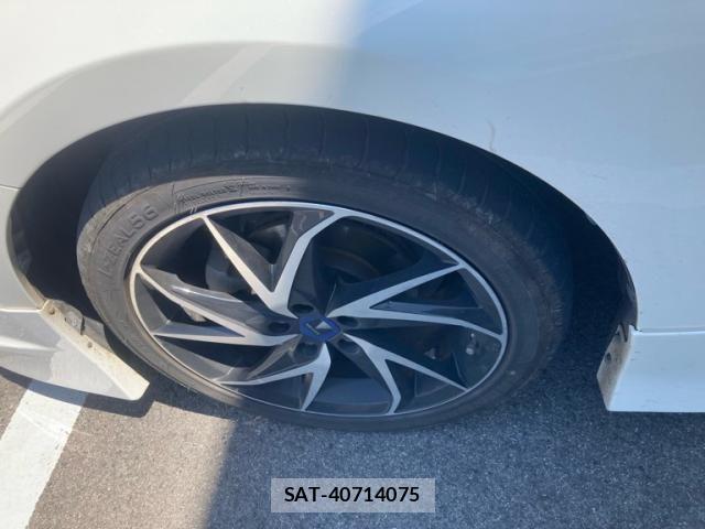 Toyota PRIUS 2016-11 7329444-11