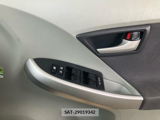 Toyota PRIUS 2010-07 7329481-12