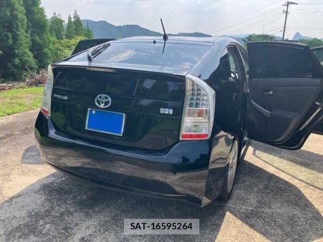 Toyota PRIUS 2009-05 7329466-1