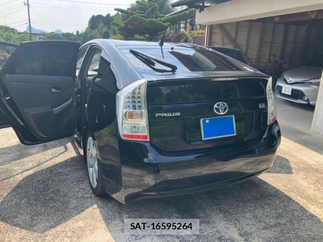 Toyota PRIUS 2009-05 7329466-3