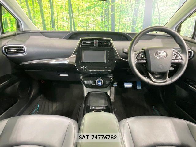Toyota PRIUS 2019-04 7329427-1