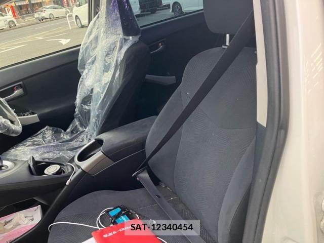 Toyota PRIUS 2013-03 7329474-10