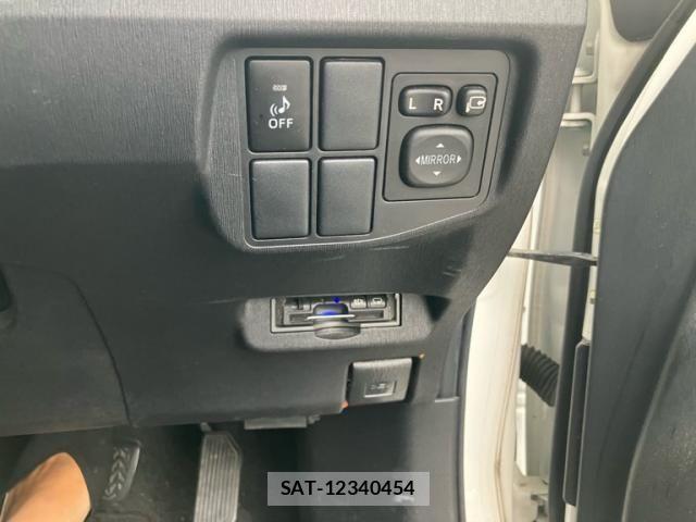Toyota PRIUS 2013-03 7329474-12