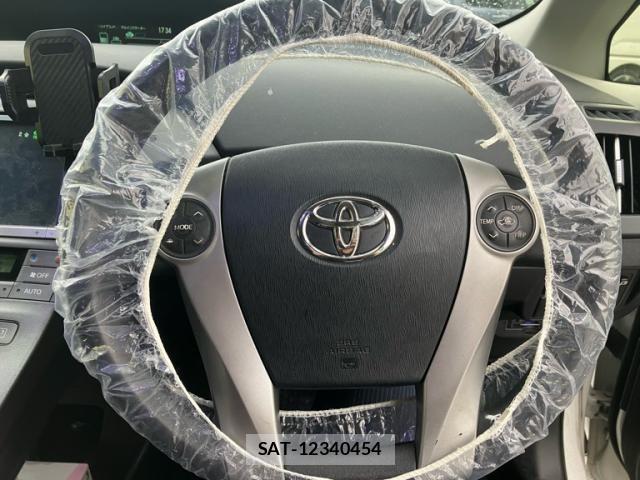 Toyota PRIUS 2013-03 7329474-13