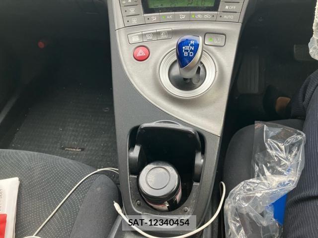 Toyota PRIUS 2013-03 7329474-16