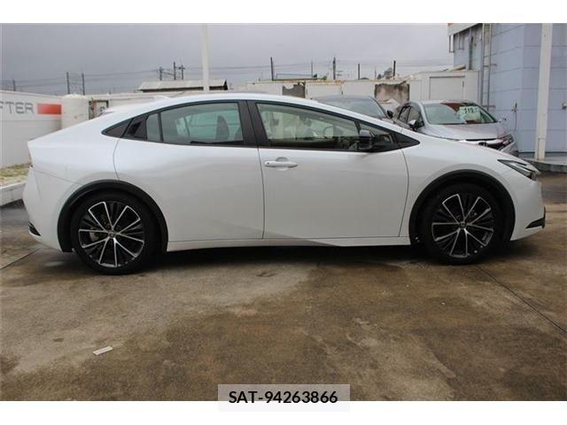 Toyota PRIUS 2023-02 7329420-13