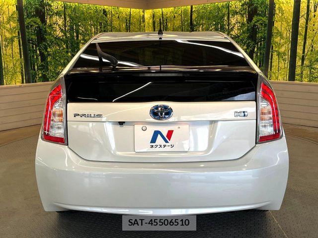Toyota PRIUS 2015-09 7329446-14