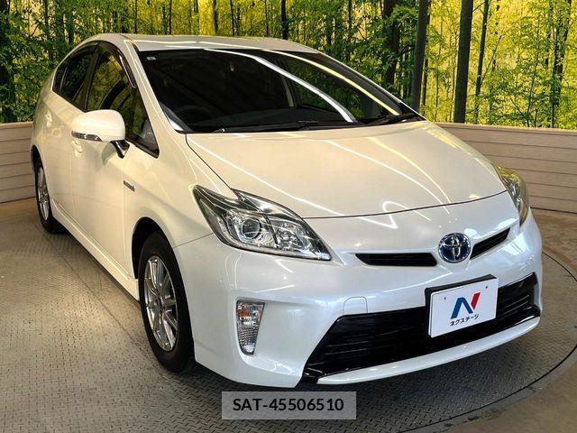 Toyota PRIUS 2015-09 7329446-15