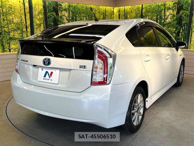 Toyota PRIUS 2015-09 7329446-16