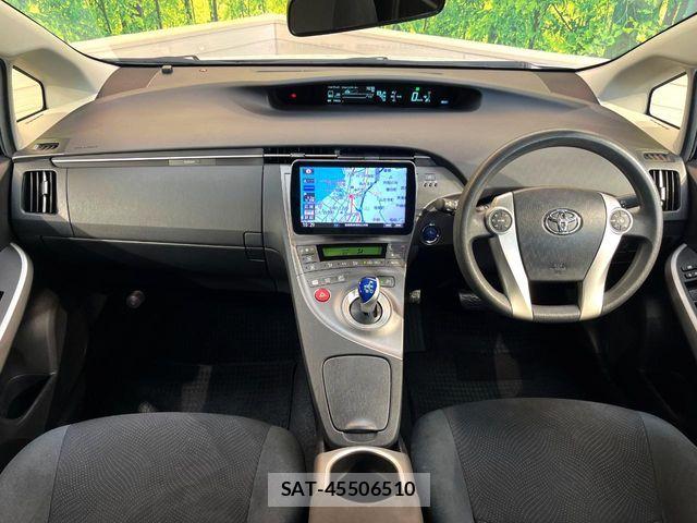 Toyota PRIUS 2015-09 7329446-1
