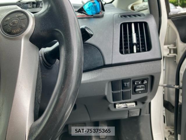 Toyota PRIUS 2011-07 7329488-10