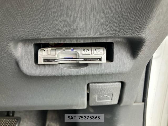 Toyota PRIUS 2011-07 7329488-11